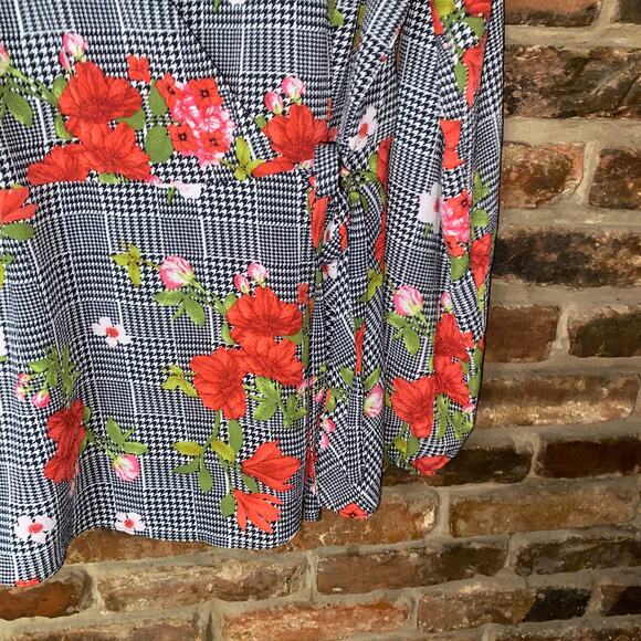 City Chic Houndstooth Floral Long Sleeve Wrap Blouse Women's Size 14 - Picture 4 of 7